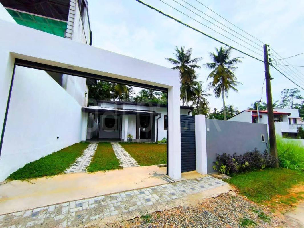 House for Sale in Athurugiriya