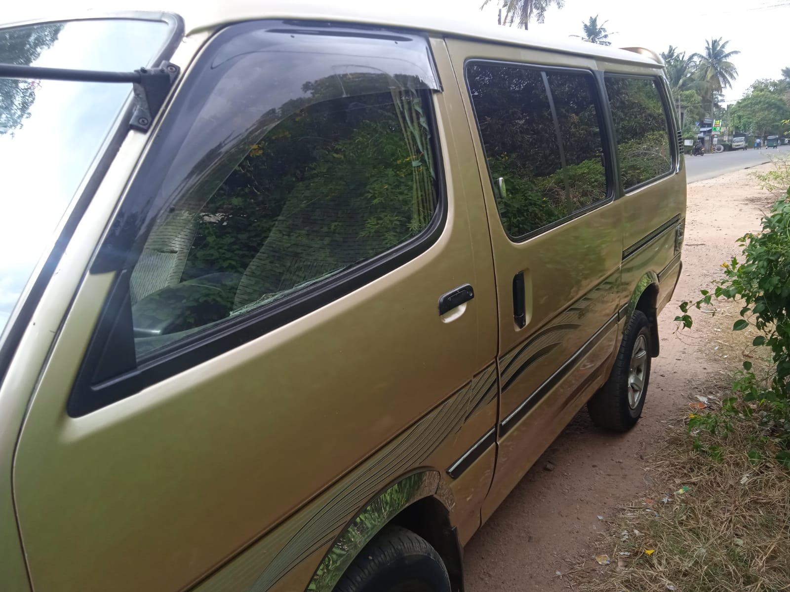 Toyota Hiace 2008 - භාවිතා කරන ලද වෑන් රථය sale in Sri Lanka - patpat.lk