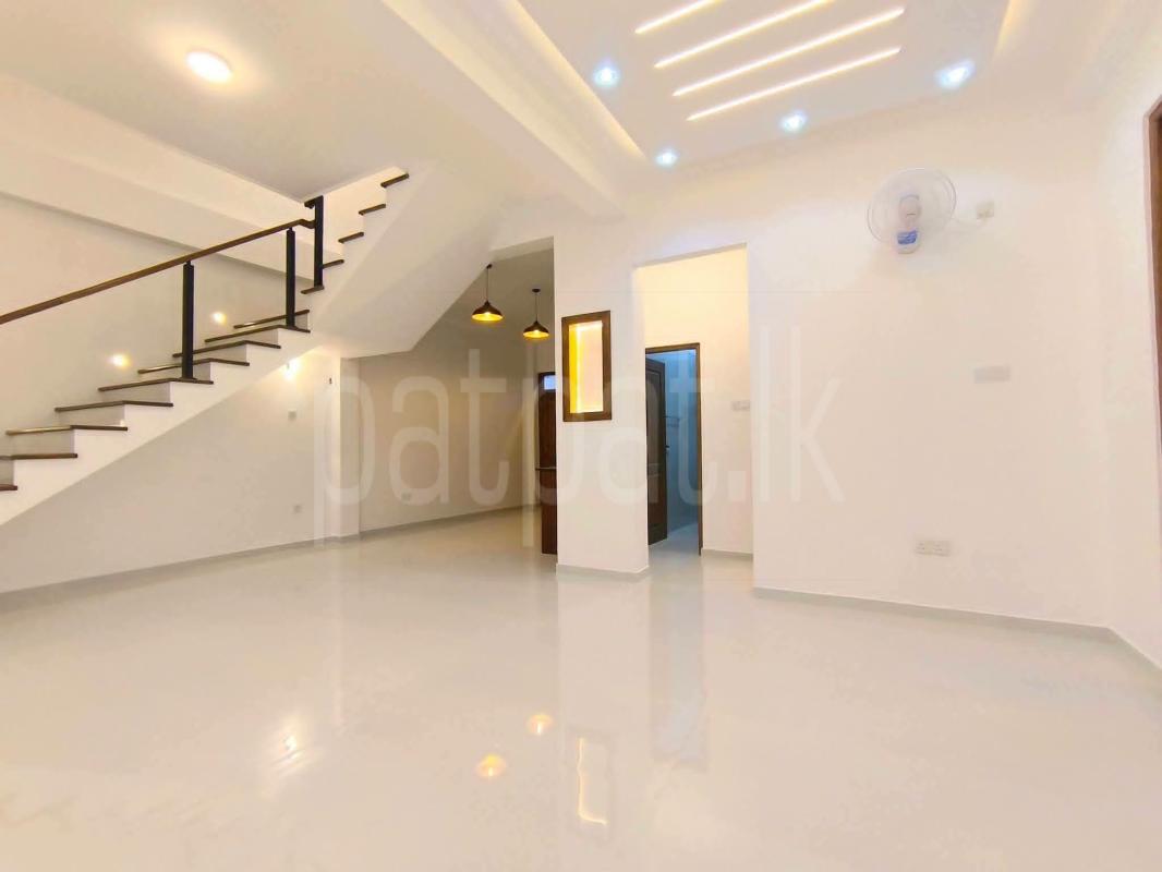 House for Sale in Talawatugoda