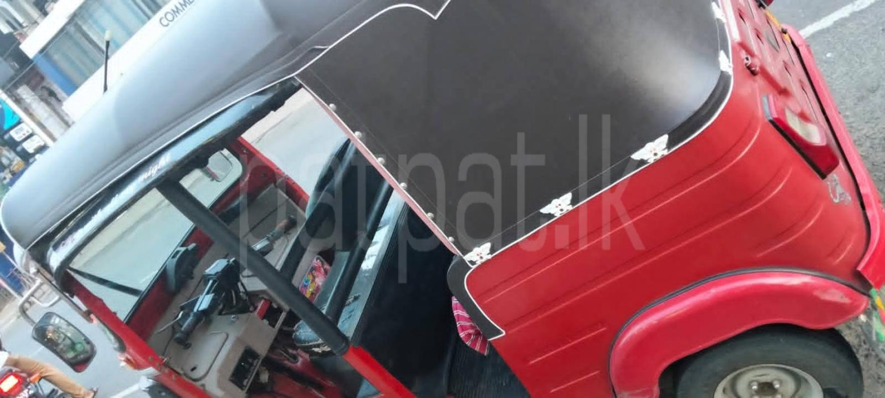 Bajaj 4 stroke 2016 - Reconditioned Three wheeler sale in Sri Lanka - patpat.lk