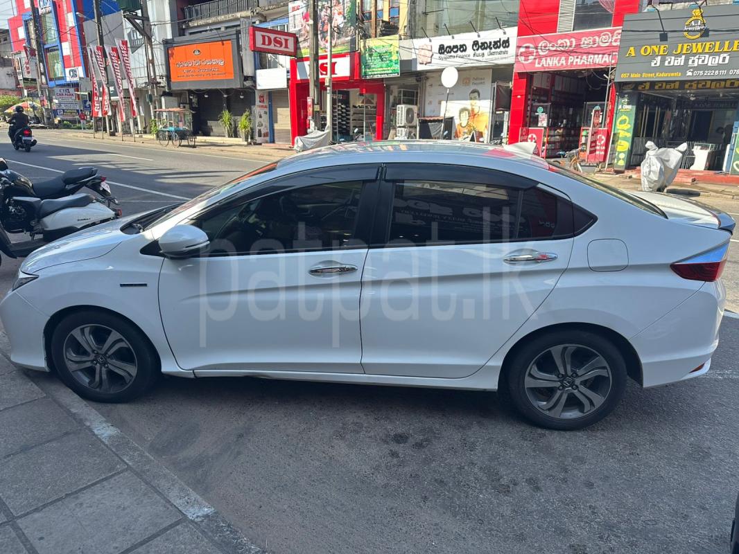 Honda Grace 2016 - பயன்படுத்தப்பட்டது கார் sale in Sri Lanka - patpat.lk