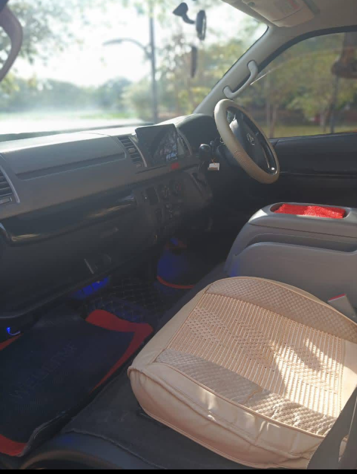 Toyota Hiace 2011 - Used Van sale in Sri Lanka - patpat.lk