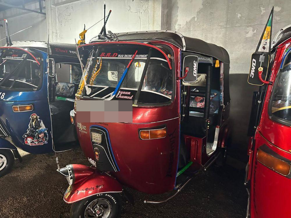 Bajaj 2 stroke 2006 - பயன்படுத்தப்பட்டது முச்சக்கர வண்டி sale in Sri Lanka - patpat.lk