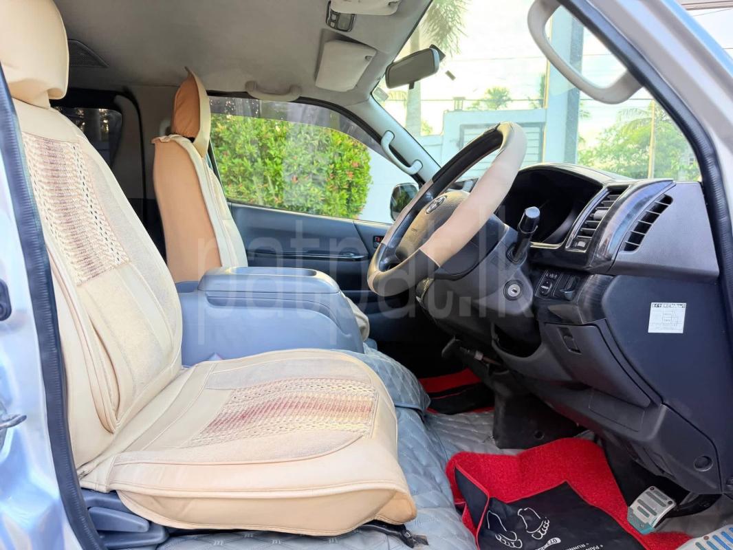 Toyota Hiace 2005 - பயன்படுத்தப்பட்டது வேன் sale in Sri Lanka - patpat.lk