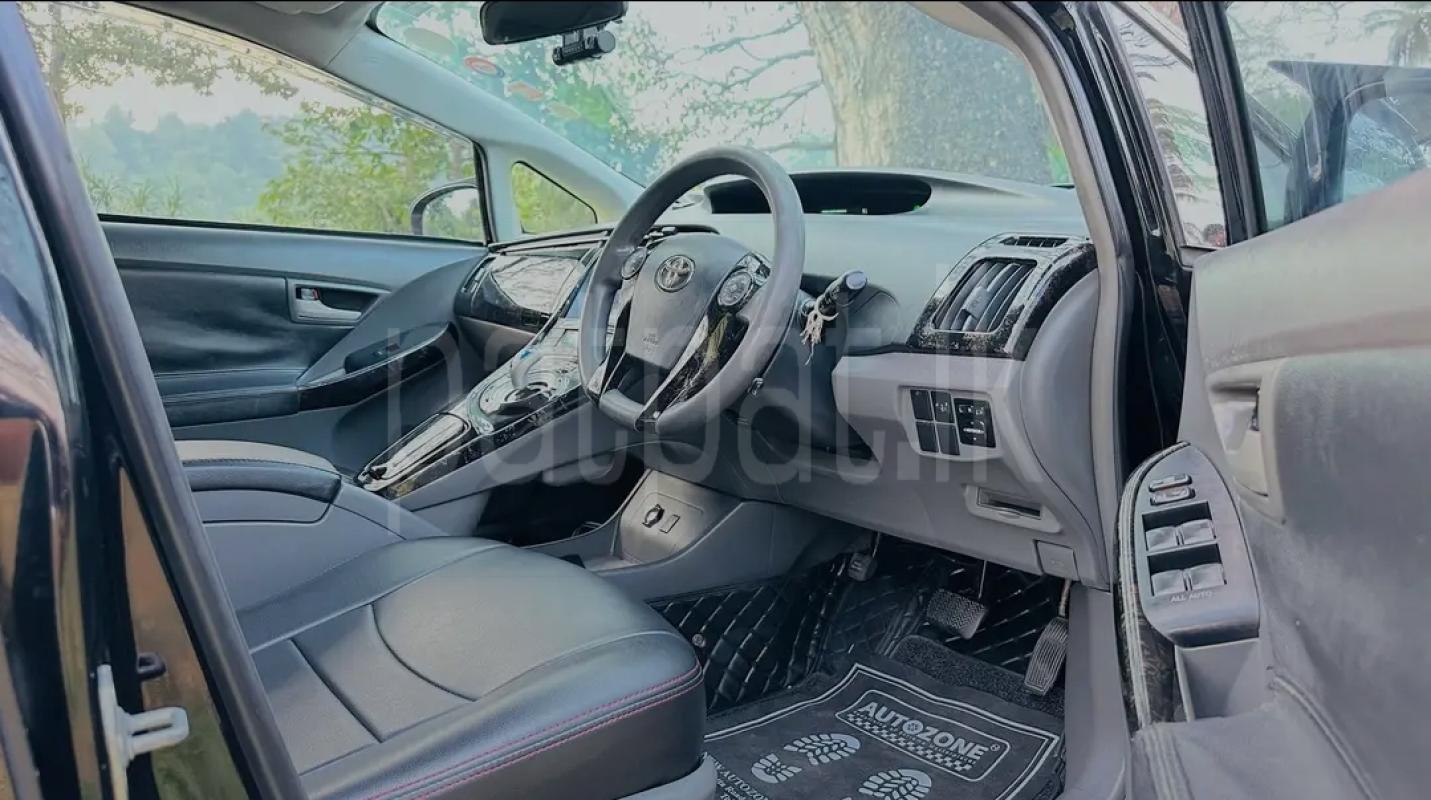 Toyota Prius 2012 - பயன்படுத்தப்பட்டது கார் sale in Sri Lanka - patpat.lk