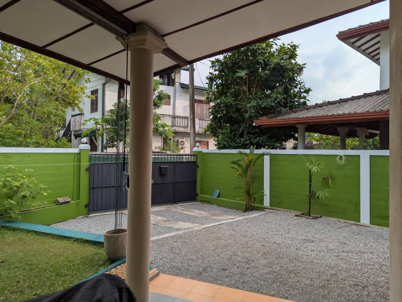 House for Sale in Athurugiriya