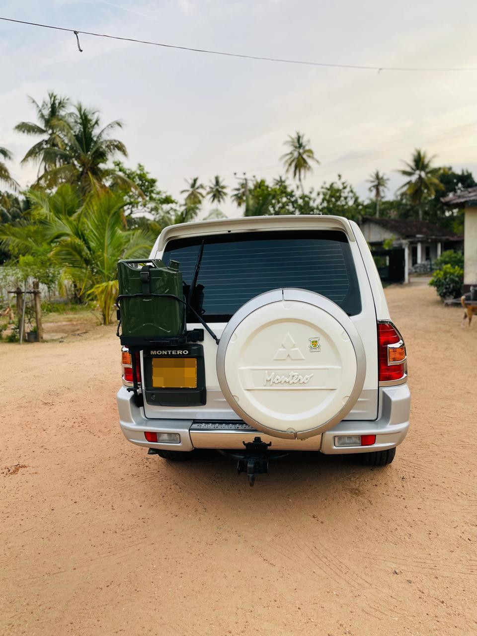Mitsubishi Montero 2000 - பயன்படுத்தப்பட்டது SUV sale in Sri Lanka - patpat.lk