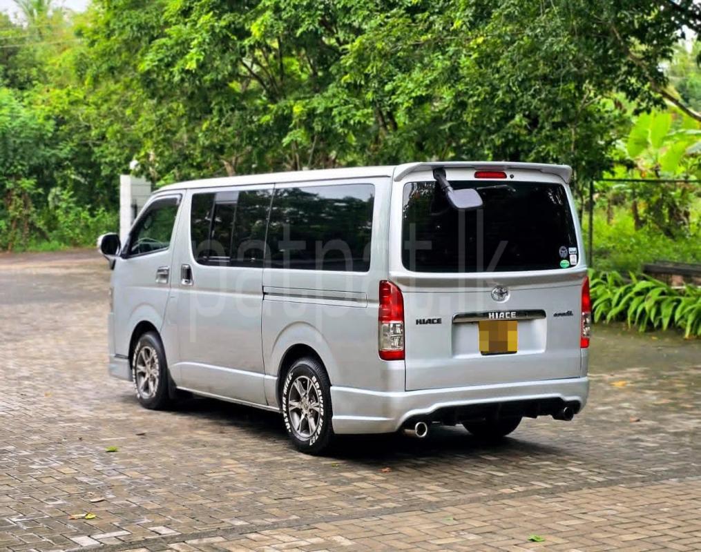Toyota Hiace 2011 - பயன்படுத்தப்பட்டது வேன் sale in Sri Lanka - patpat.lk