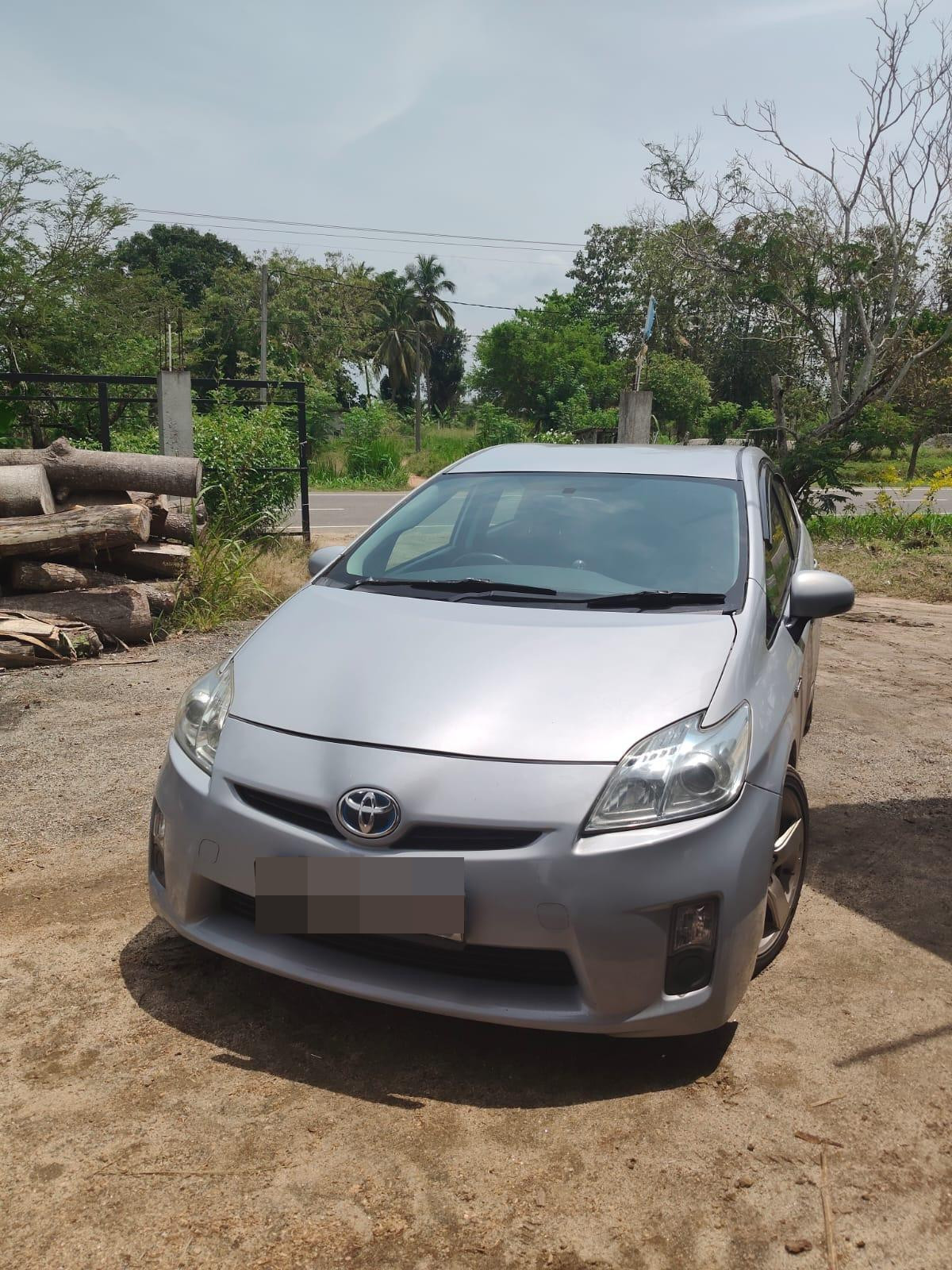 Toyota Prius 2011 - பயன்படுத்தப்பட்டது கார் sale in Sri Lanka - patpat.lk
