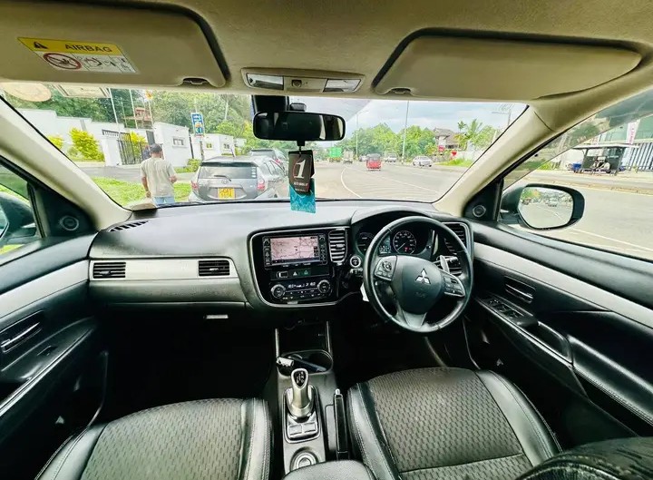 Mitsubishi Outlander 2014 - பயன்படுத்தப்பட்டது SUV sale in Sri Lanka - patpat.lk