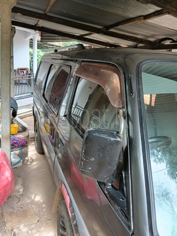 Nissan Caravan 1995 - பயன்படுத்தப்பட்டது வேன் sale in Sri Lanka - patpat.lk