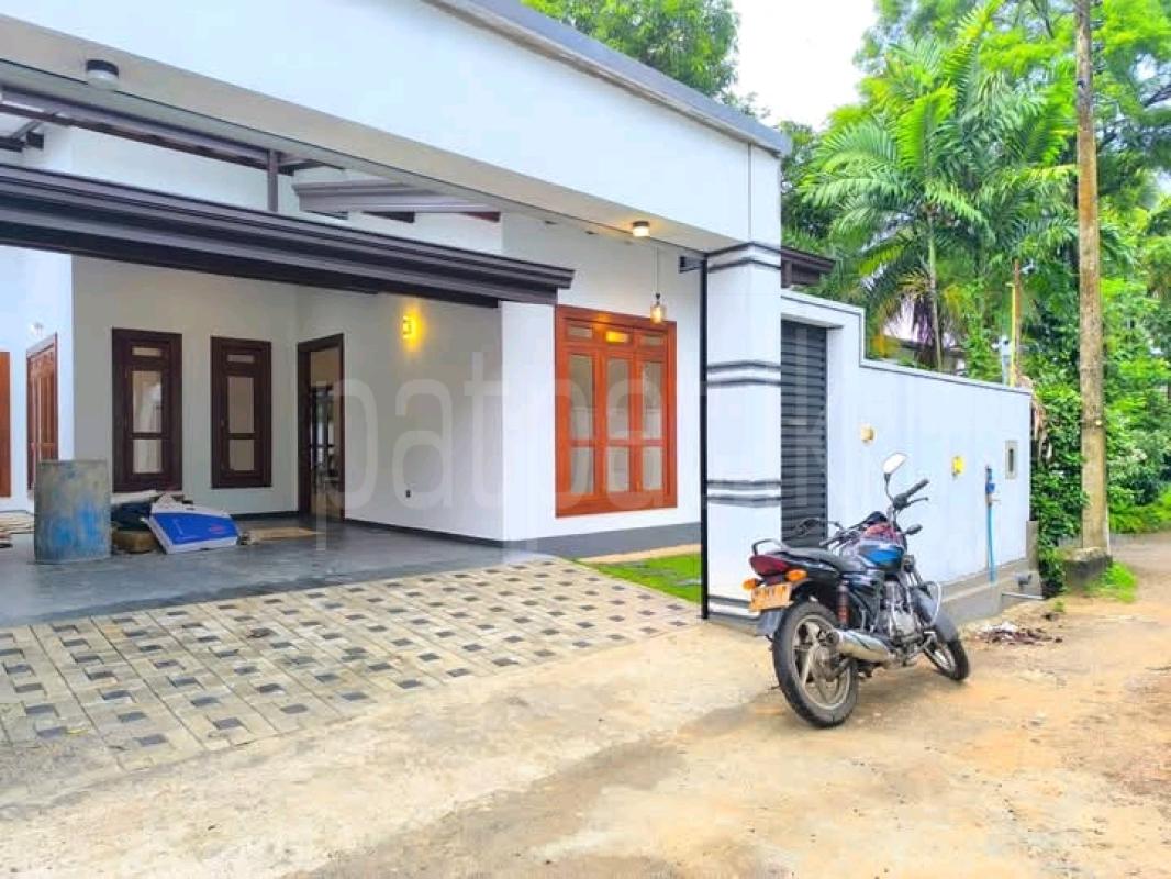 House for Sale in Athurugiriya