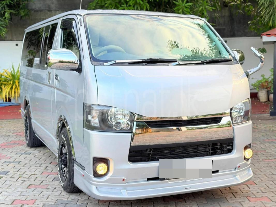 Toyota Hiace 2005 - பயன்படுத்தப்பட்டது வேன் sale in Sri Lanka - patpat.lk