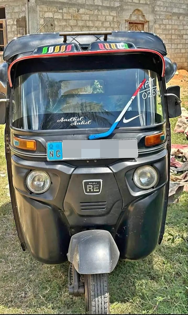 Bajaj Three Wheel 2015