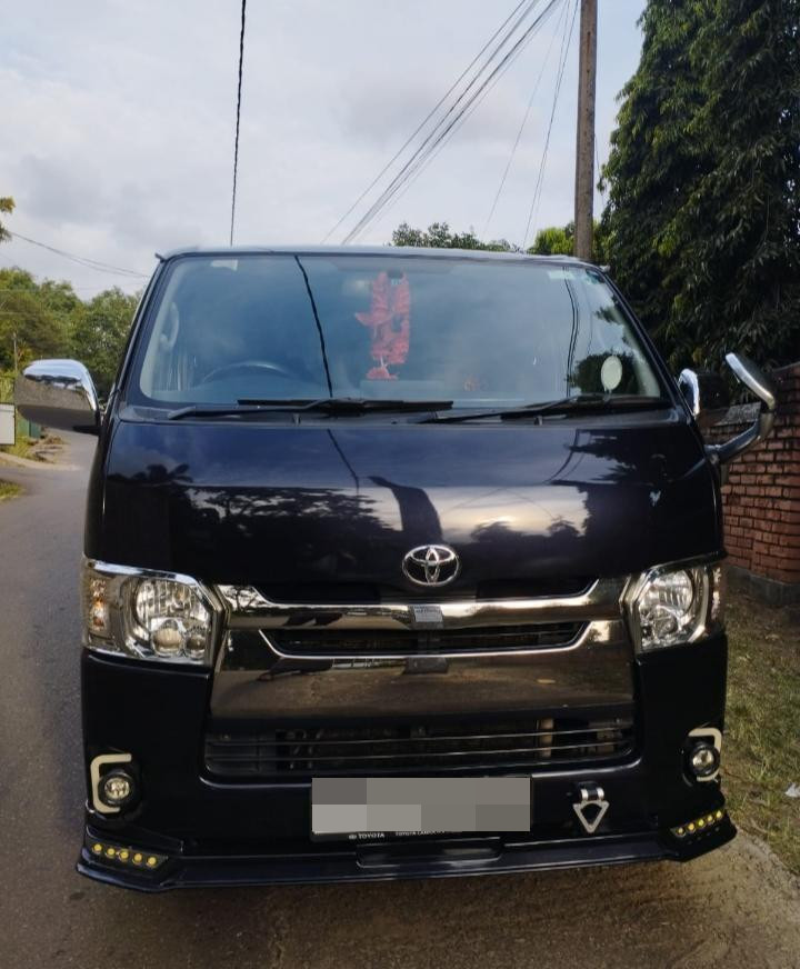 Toyota Hiace 2015 - பயன்படுத்தப்பட்டது வேன் sale in Sri Lanka - patpat.lk