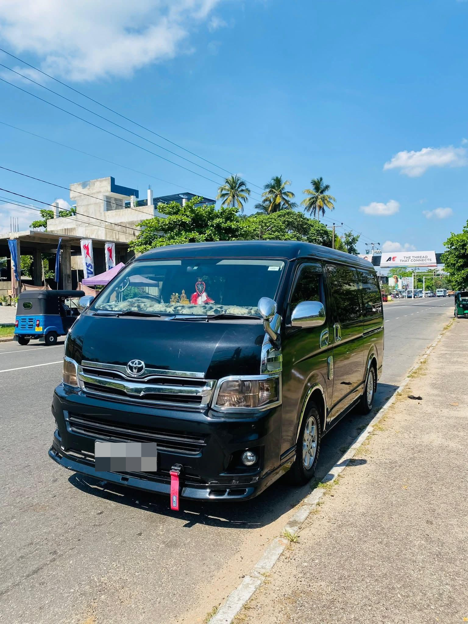 Toyota Hiace 2012 - භාවිතා කරන ලද වෑන් රථය sale in Sri Lanka - patpat.lk