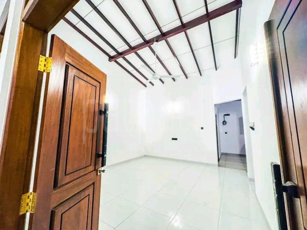 House for Sale in Athurugiriya