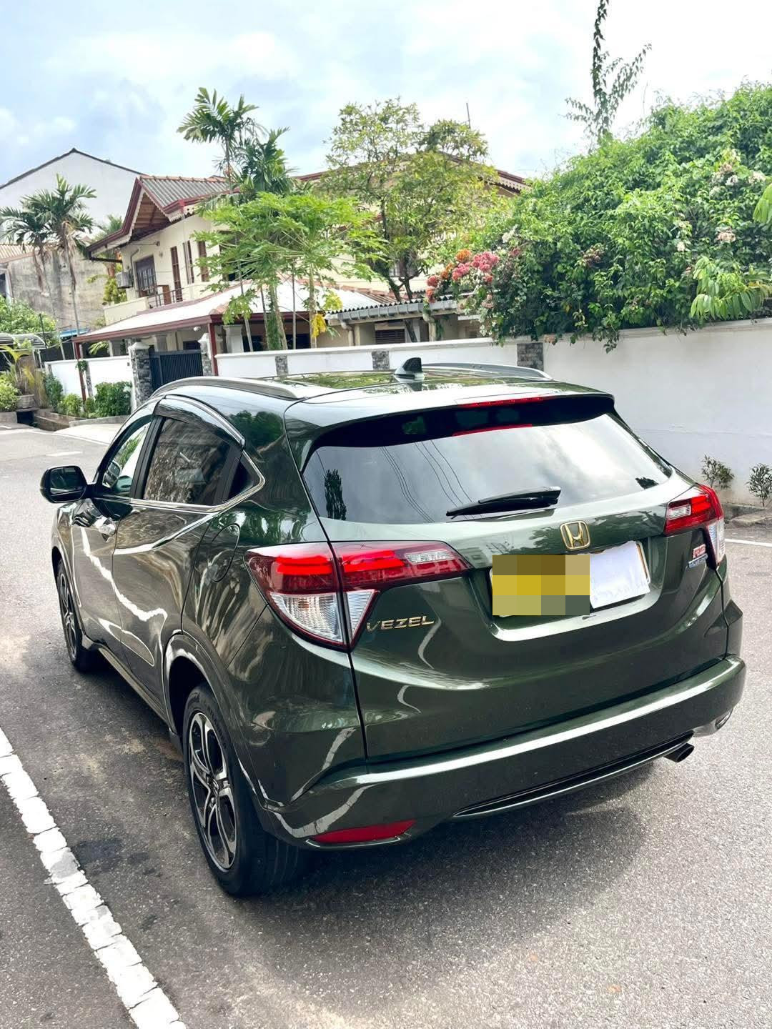 Honda Vezel 2014 - பயன்படுத்தப்பட்டது SUV sale in Sri Lanka - patpat.lk