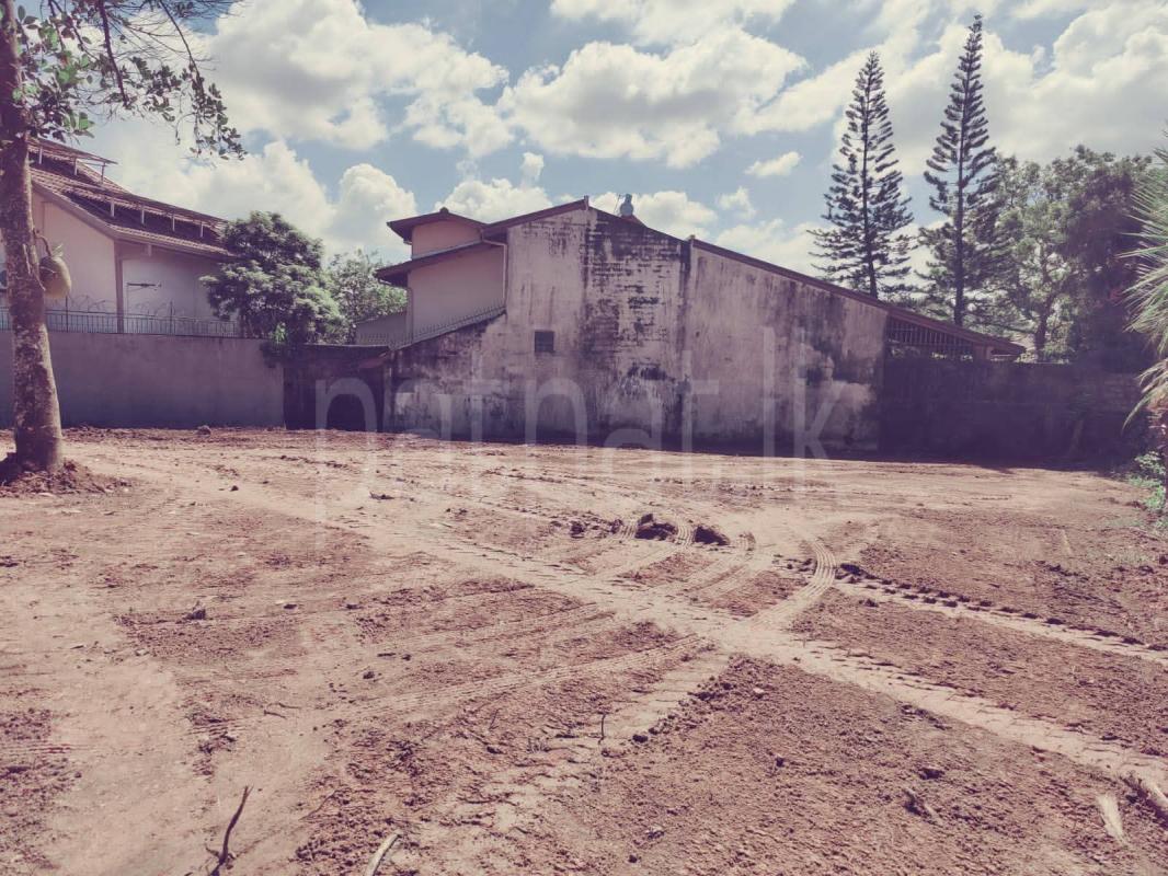 Commercial Land for Sale in Athurugiriya