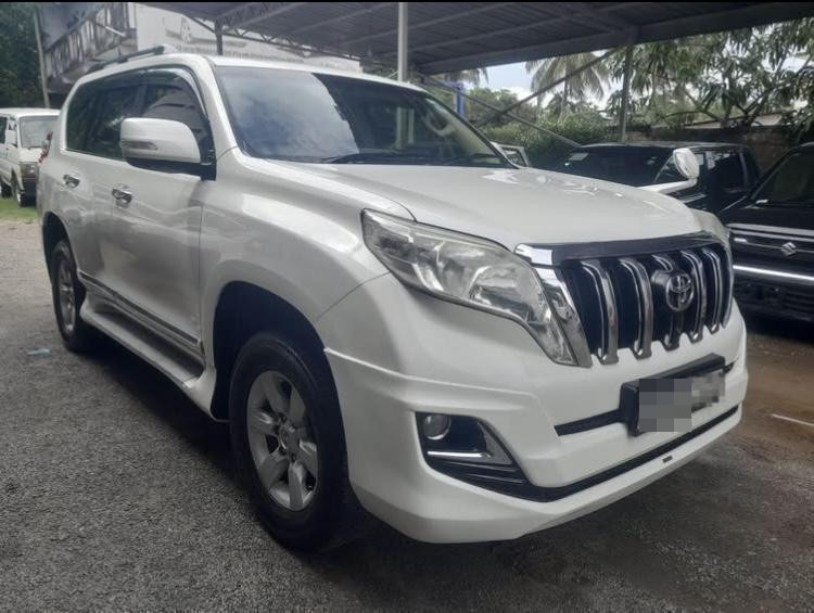 Toyota Land Cruiser 2015 - பயன்படுத்தப்பட்டது SUV sale in Sri Lanka - patpat.lk