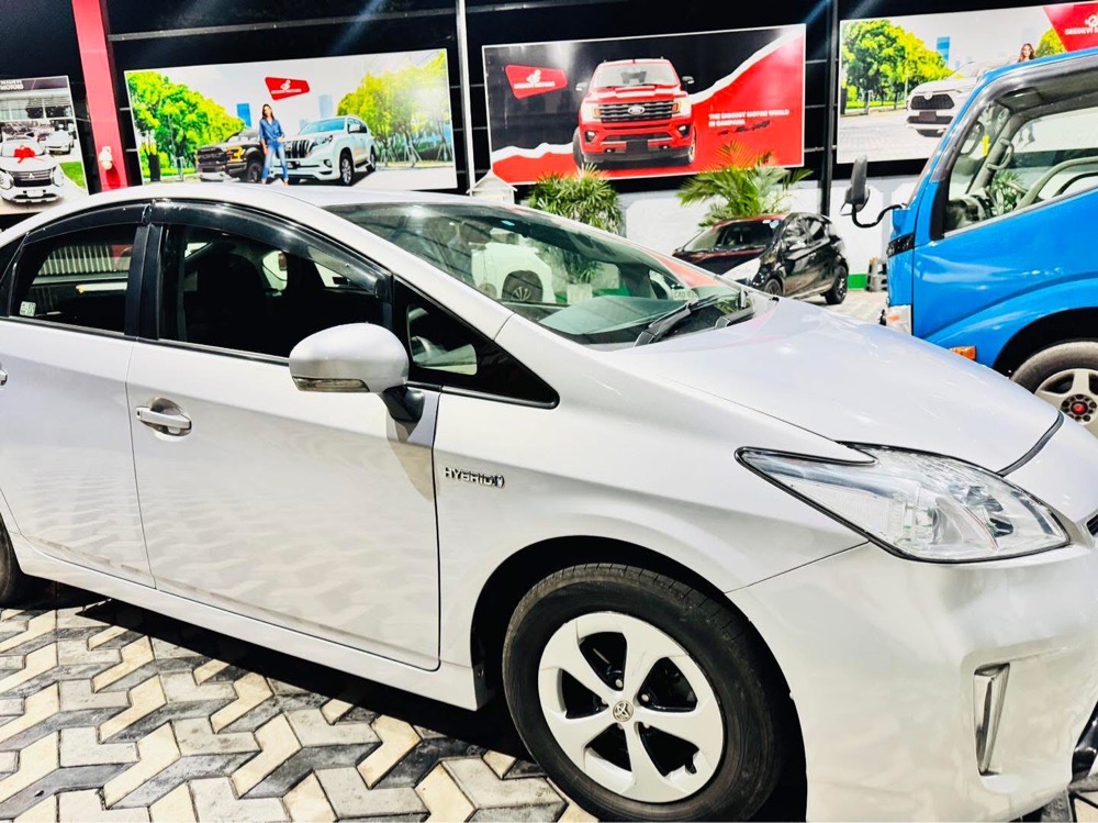 Toyota Prius 2013 - භාවිතා කරන ලද කාර් sale in Sri Lanka - patpat.lk