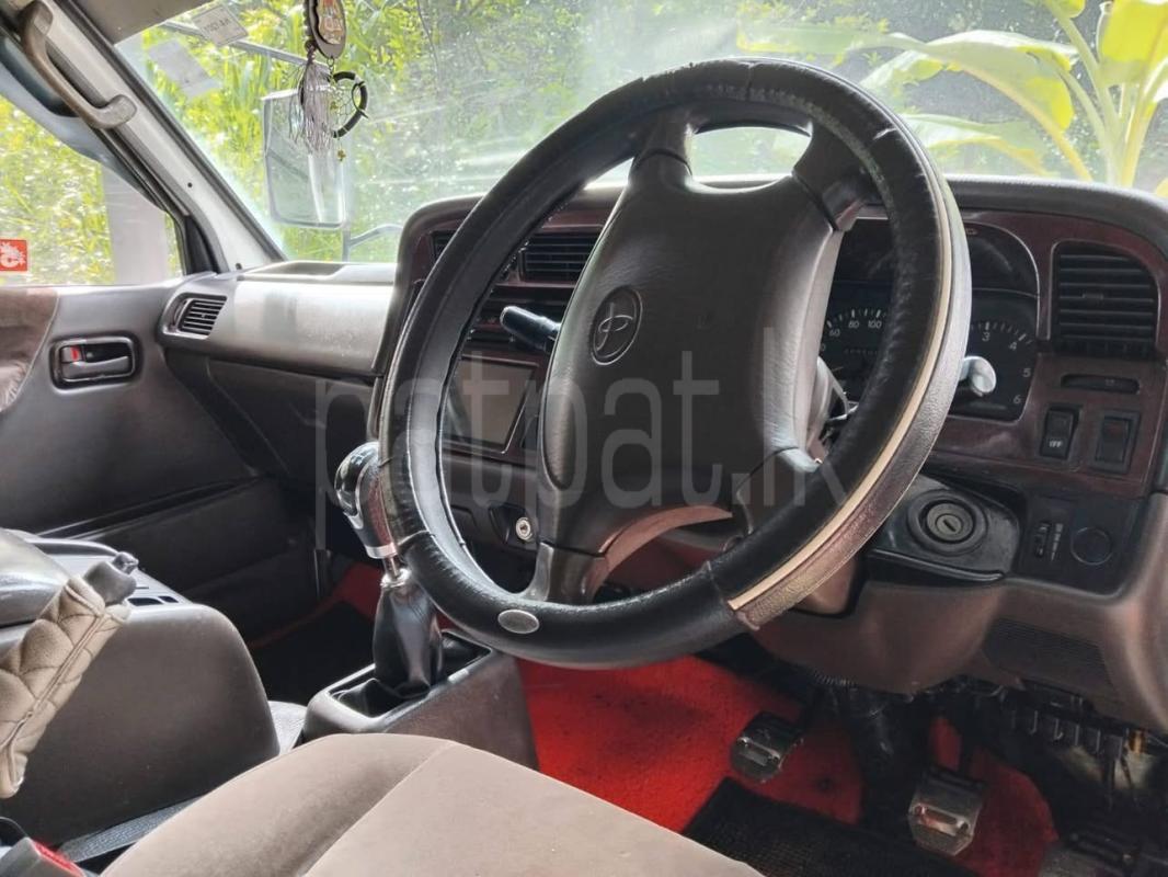 Toyota Hiace 2000 - பயன்படுத்தப்பட்டது வேன் sale in Sri Lanka - patpat.lk