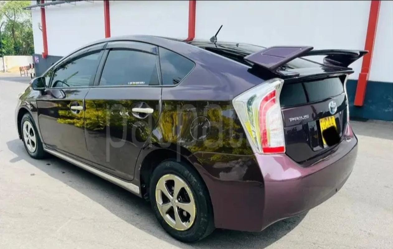 Toyota Prius 2013 - பயன்படுத்தப்பட்டது கார் sale in Sri Lanka - patpat.lk
