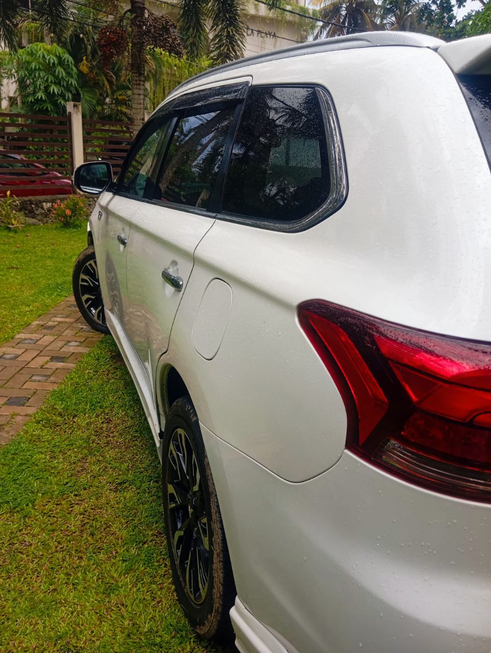 Mitsubishi Outlander 2015 - பயன்படுத்தப்பட்டது SUV sale in Sri Lanka - patpat.lk