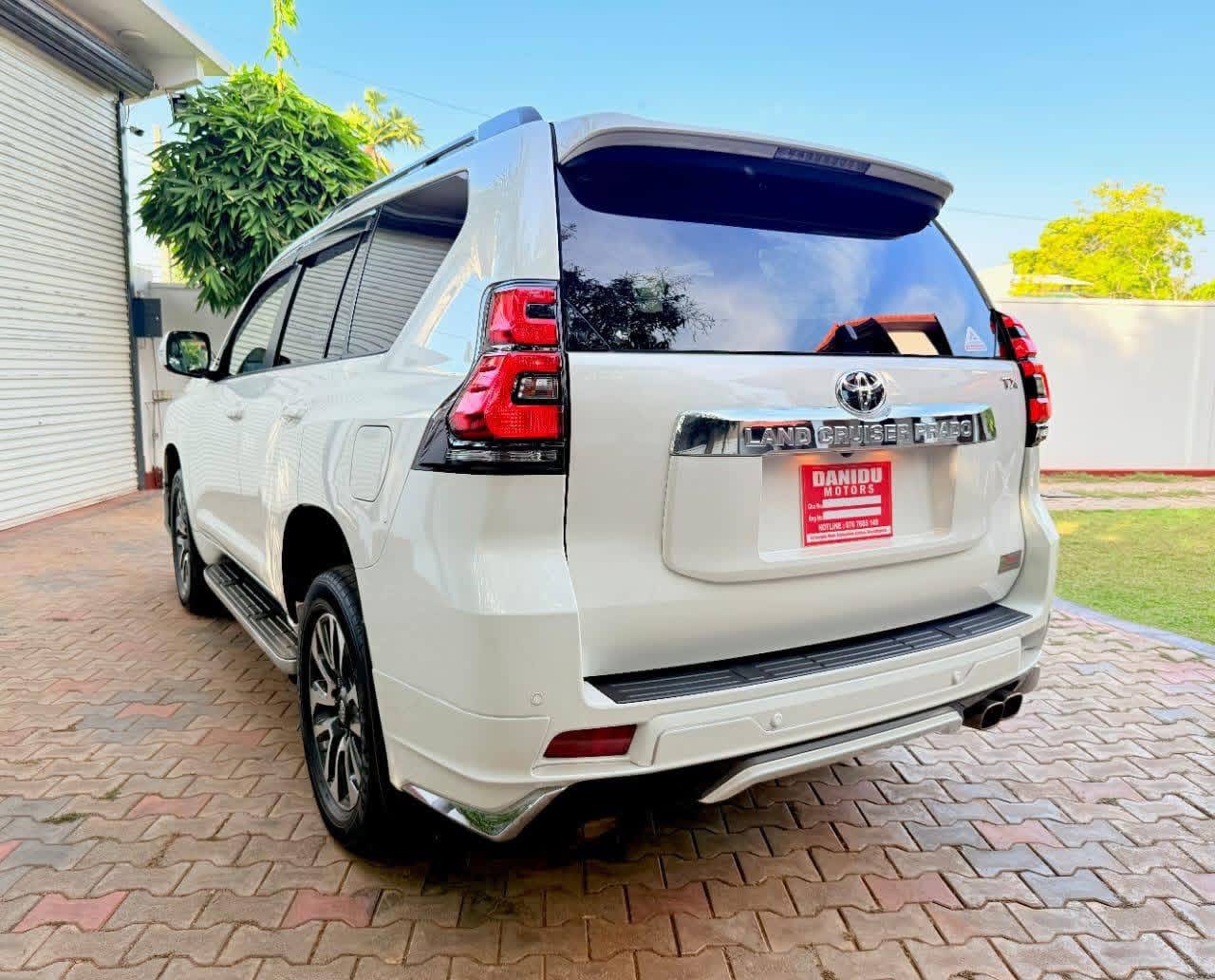 Toyota Land Cruiser Prado 2023 - பயன்படுத்தப்பட்டது SUV sale in Sri Lanka - patpat.lk