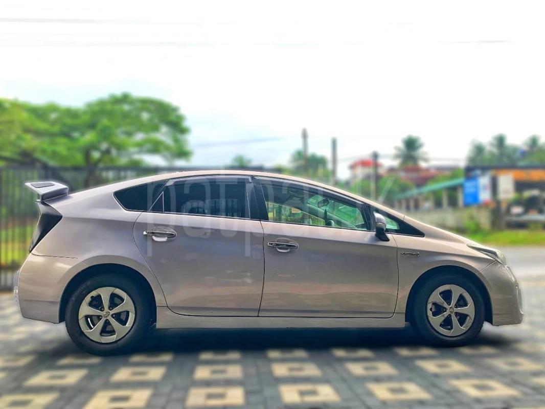 Toyota Prius 2013 - නැවත සකස් කල කාර් sale in Sri Lanka - patpat.lk