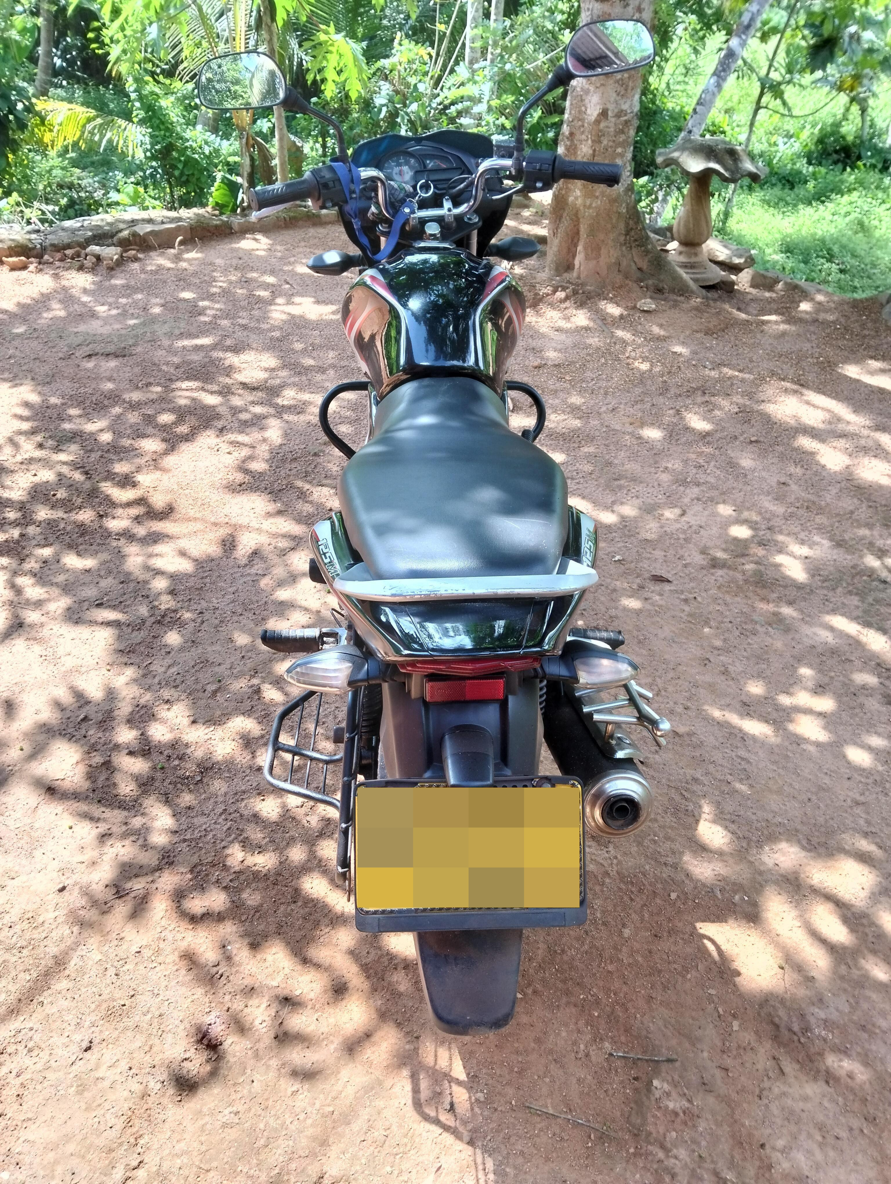 Bajaj Discover 2015 - பயன்படுத்தப்பட்டது பைக் sale in Sri Lanka - patpat.lk