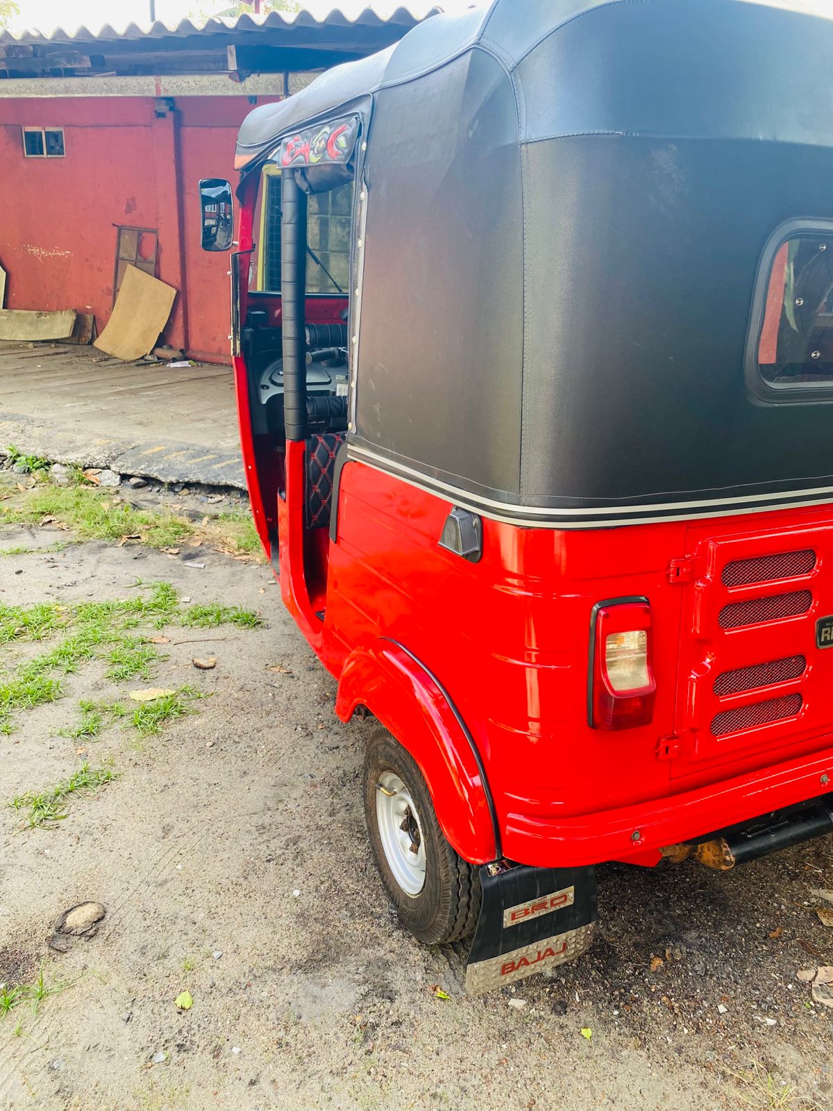 Bajaj Three Wheel 2019 - பயன்படுத்தப்பட்டது முச்சக்கர வண்டி sale in Sri Lanka - patpat.lk