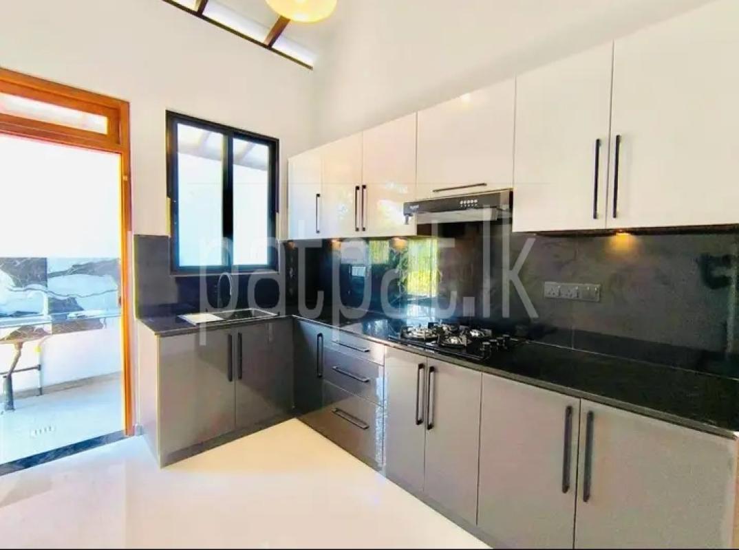 House for Sale in Athurugiriya