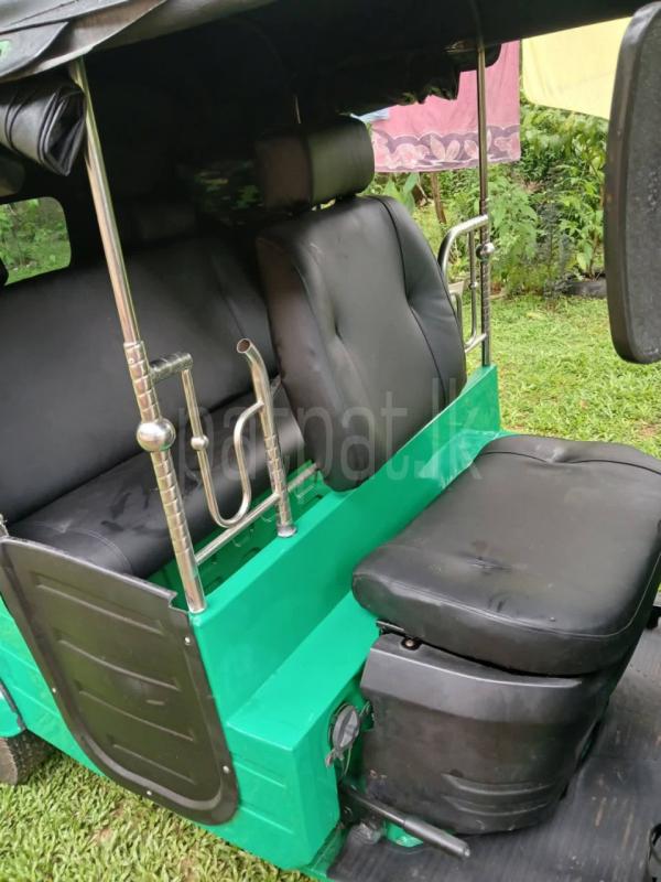 Bajaj 4 stroke 2016 - பயன்படுத்தப்பட்டது முச்சக்கர வண்டி sale in Sri Lanka - patpat.lk
