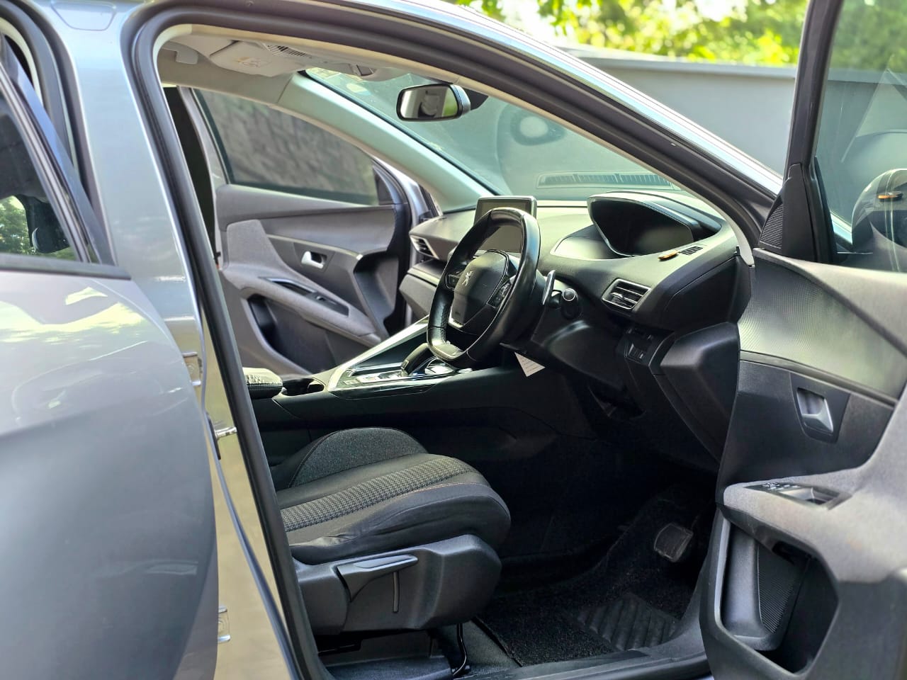 Peugeot 3008 2018 - பயன்படுத்தப்பட்டது SUV sale in Sri Lanka - patpat.lk