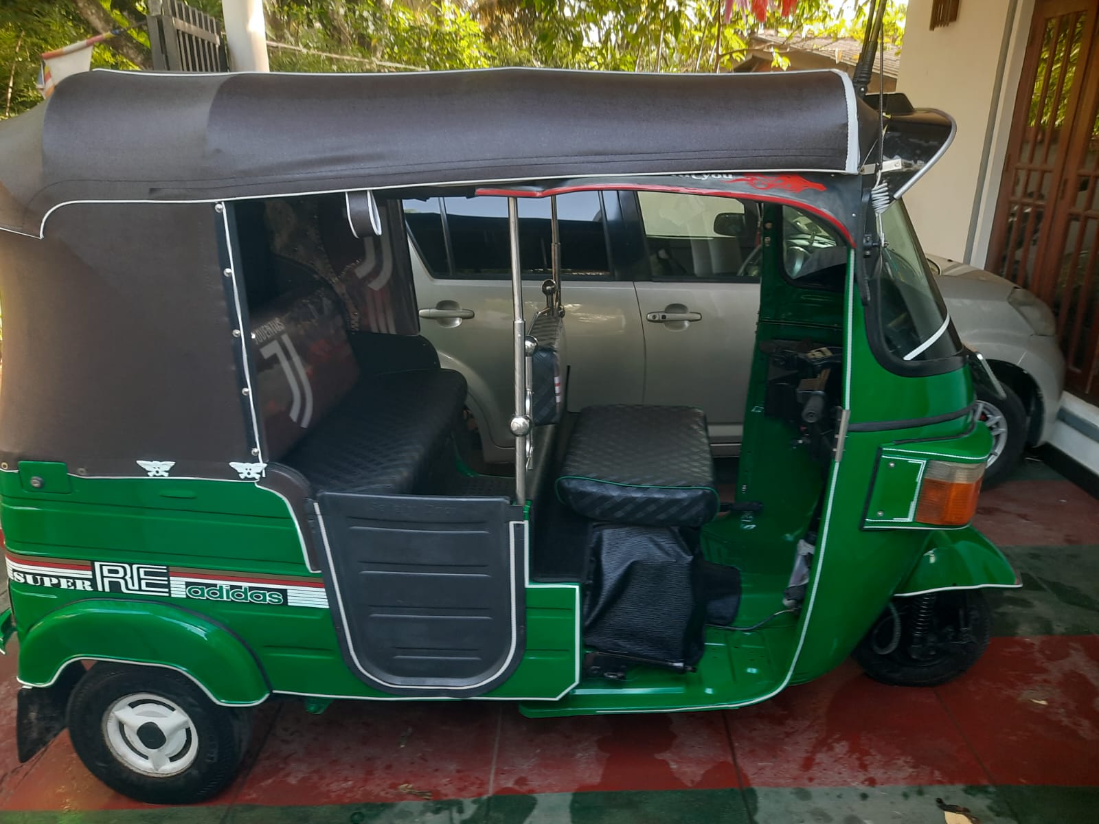 Bajaj 4 stroke 2012 - பயன்படுத்தப்பட்டது முச்சக்கர வண்டி sale in Sri Lanka - patpat.lk