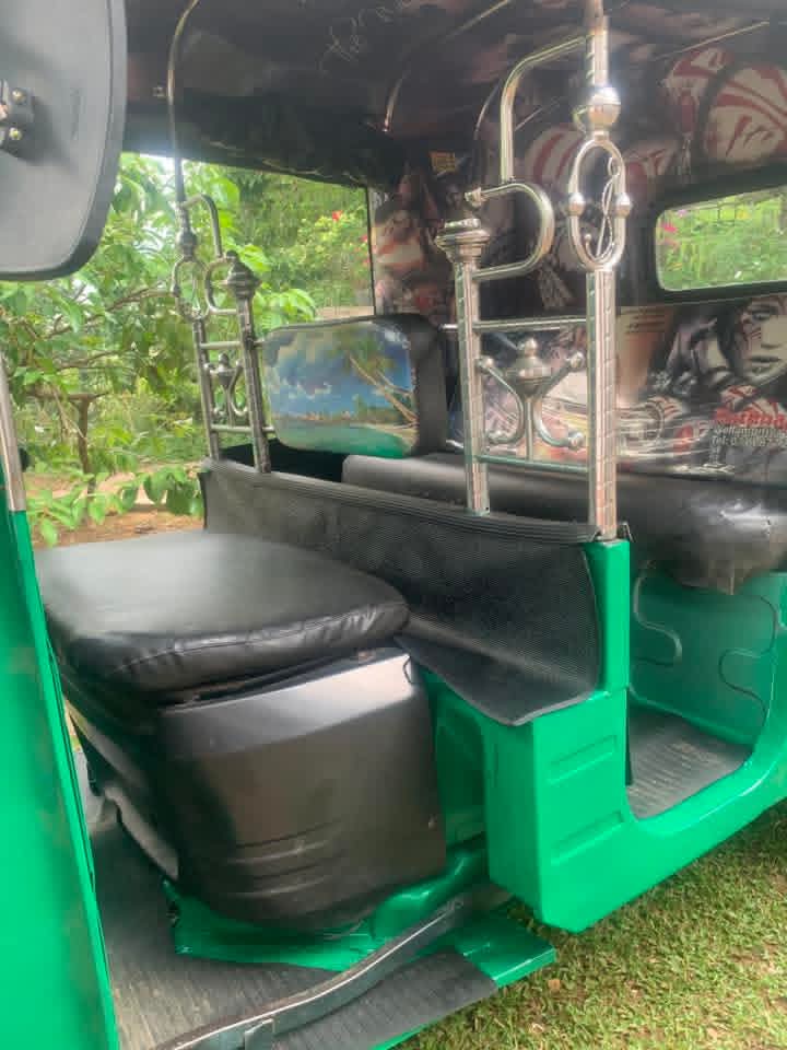 Bajaj Three Wheel 2015 - භාවිතා කරන ලද ත්‍රිරෝද රථය sale in Sri Lanka - patpat.lk