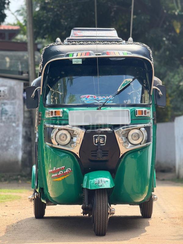 Bajaj Three Wheel 2015 - பயன்படுத்தப்பட்டது முச்சக்கர வண்டி sale in Sri Lanka - patpat.lk