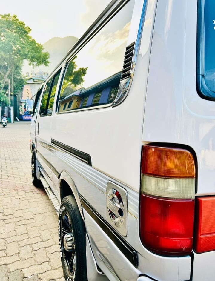 Toyota LH113 2000 - பயன்படுத்தப்பட்டது வேன் sale in Sri Lanka - patpat.lk