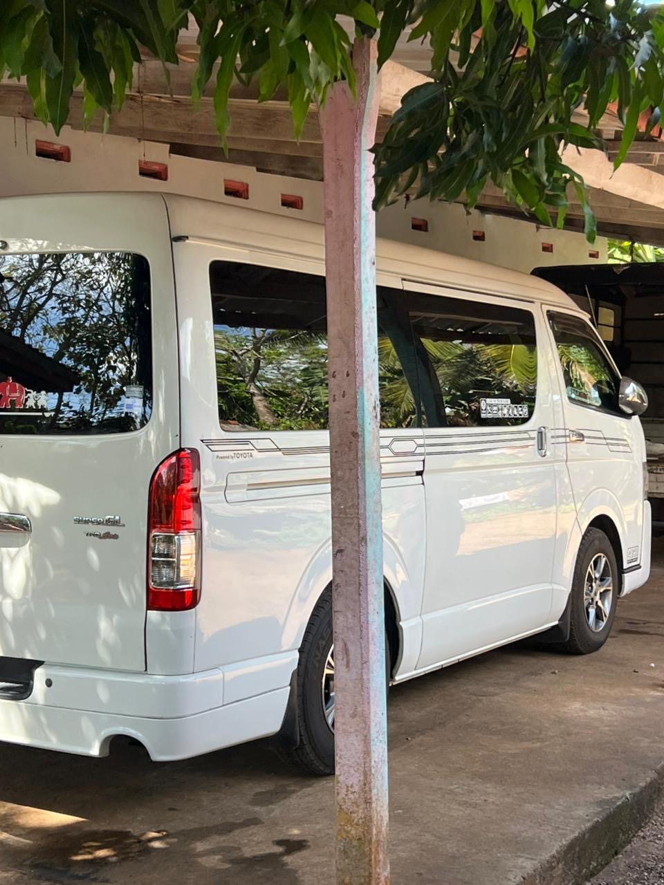 Toyota Hiace 2008 - භාවිතා කරන ලද වෑන් රථය sale in Sri Lanka - patpat.lk