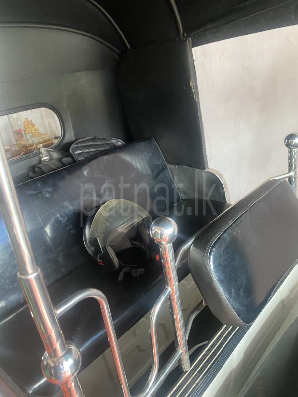 Bajaj Three Wheel 2019 - பயன்படுத்தப்பட்டது முச்சக்கர வண்டி sale in Sri Lanka - patpat.lk