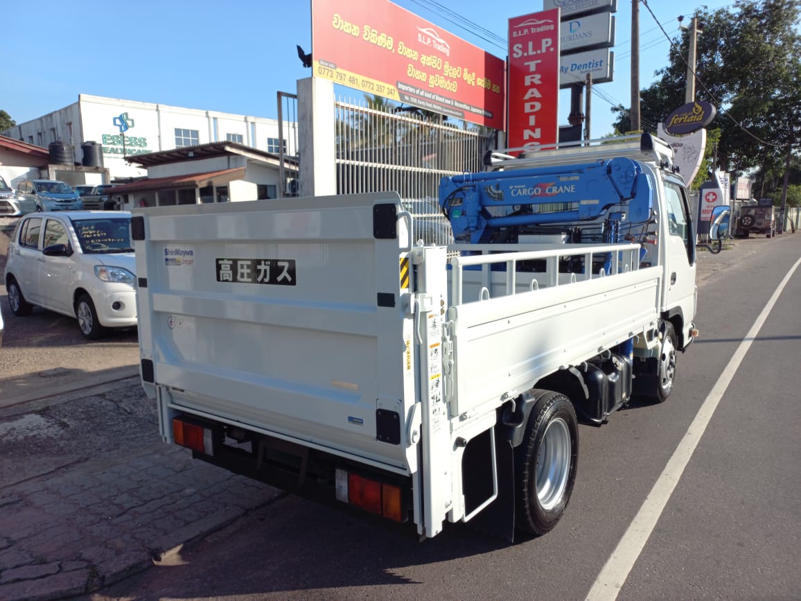 Isuzu Freezer 2017 - மறுசீரமைக்கப்பட்டது டிரக் sale in Sri Lanka - patpat.lk