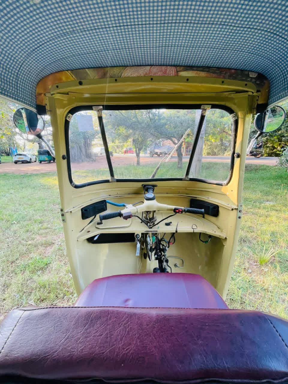 Bajaj Three Wheel 2000 - பயன்படுத்தப்பட்டது முச்சக்கர வண்டி sale in Sri Lanka - patpat.lk