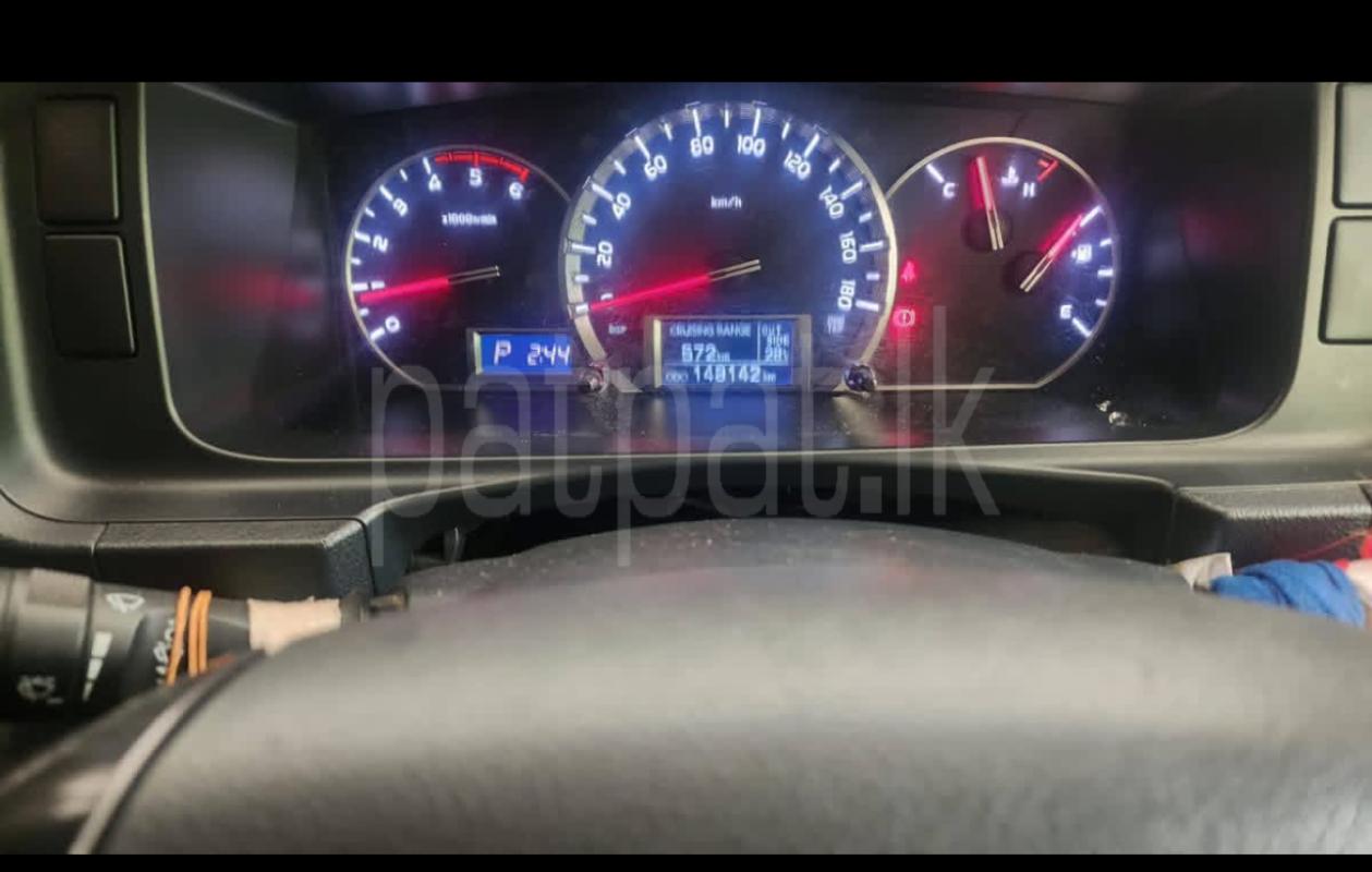 Toyota Hiace 2015 - பயன்படுத்தப்பட்டது வேன் sale in Sri Lanka - patpat.lk
