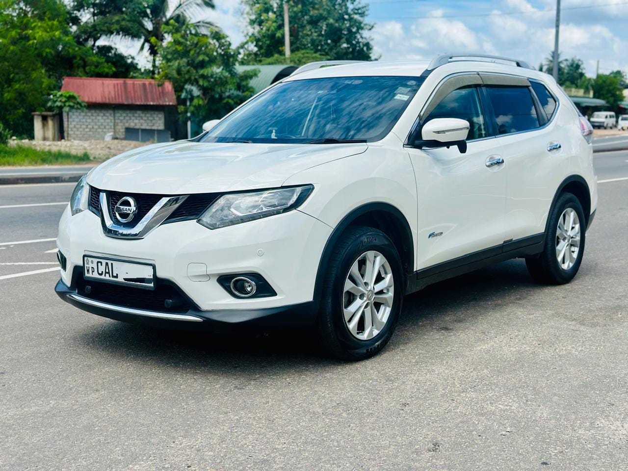 Nissan X Trail 2015 - பயன்படுத்தப்பட்டது SUV sale in Sri Lanka - patpat.lk