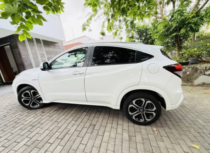 Honda Vezel 2014 - பயன்படுத்தப்பட்டது SUV sale in Sri Lanka - patpat.lk
