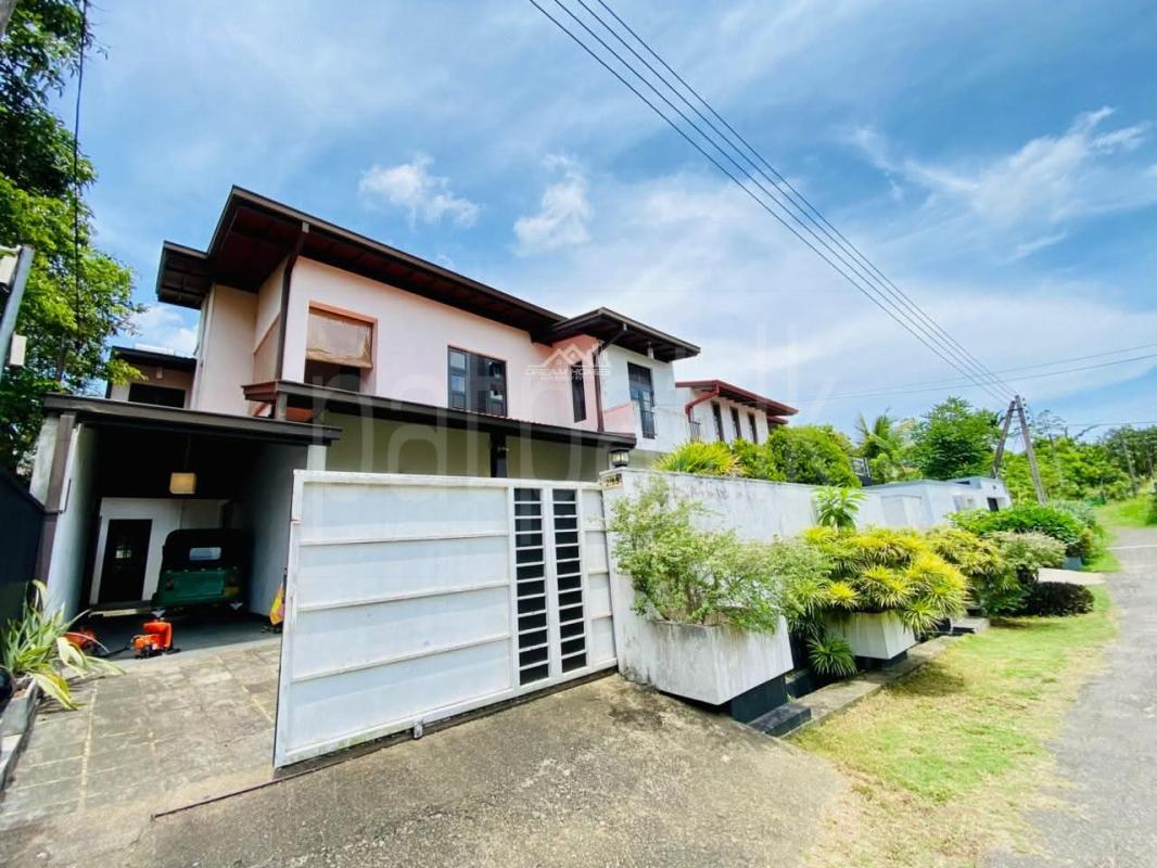 House for Sale in Athurugiriya