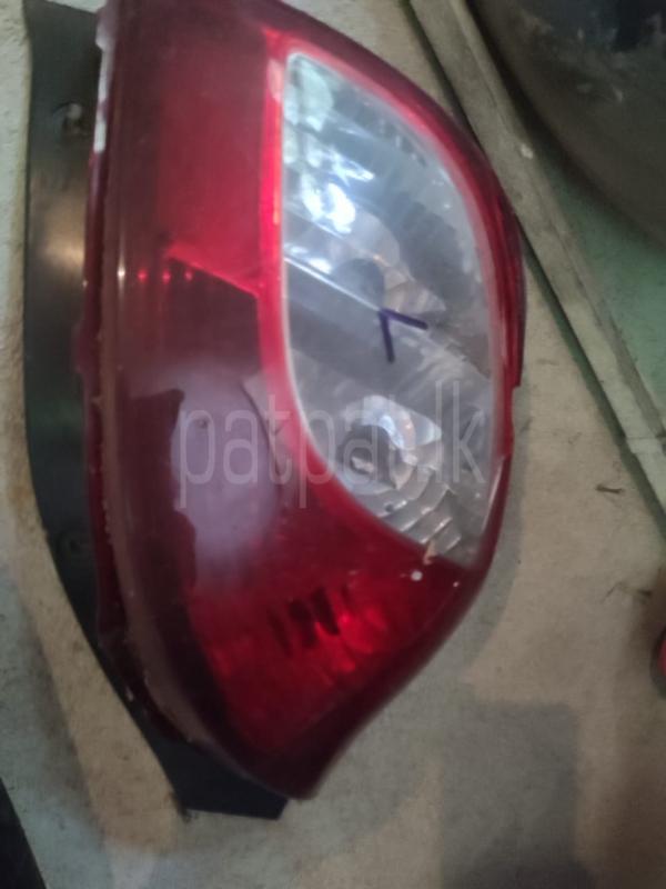 VEHICLE REAY   LAMP   [SMALL   DAMAGE   ]