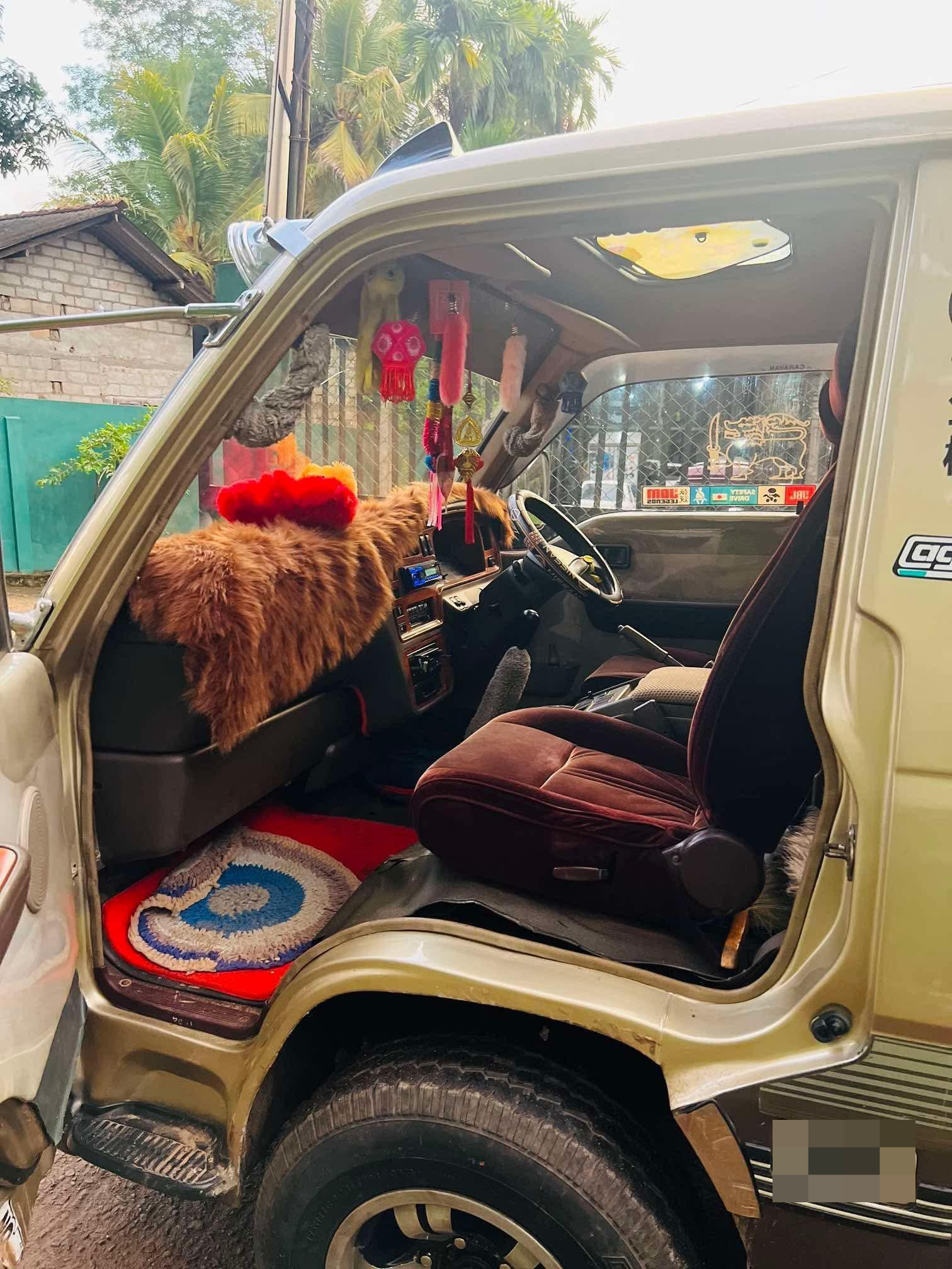 Nissan Caravan 1994 - பயன்படுத்தப்பட்டது வேன் sale in Sri Lanka - patpat.lk