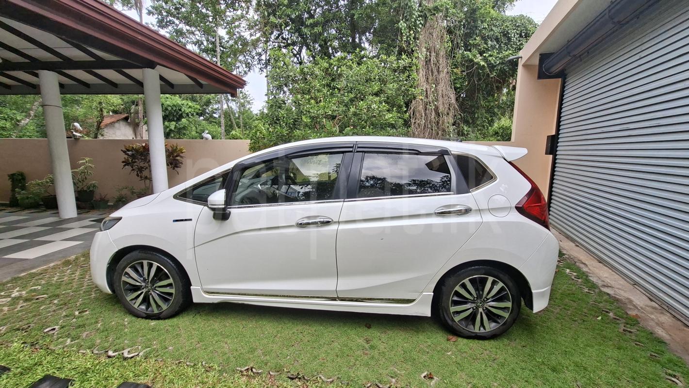 Honda Fit 2015 - பயன்படுத்தப்பட்டது கார் sale in Sri Lanka - patpat.lk